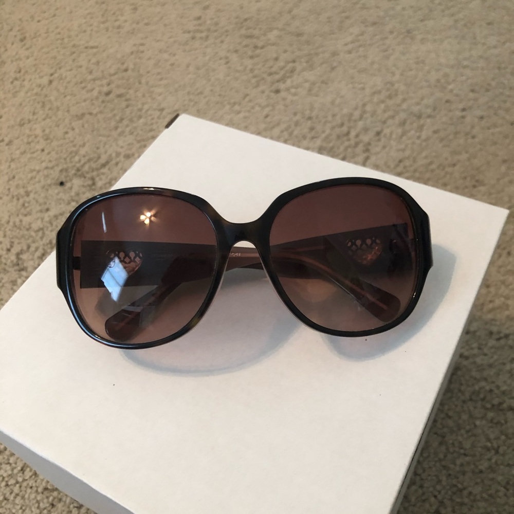 Coach. Brown tortoise oversized sunglasses